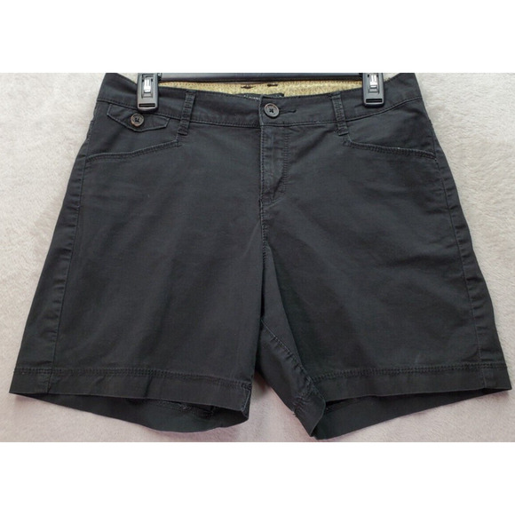 Lee Shorts Womens Size 4 Black Dark Wash Stretch Pockets Neutral Fit Belt‎ Loops - Picture 1 of 9